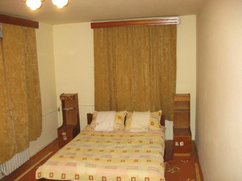 Lary Hostel Suceava Exterior foto